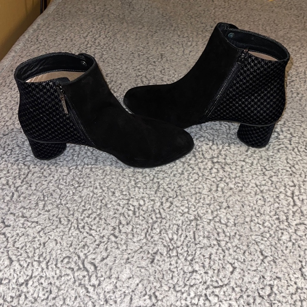 Beautifeel black, size 8 shoes! Worn once still in the box.